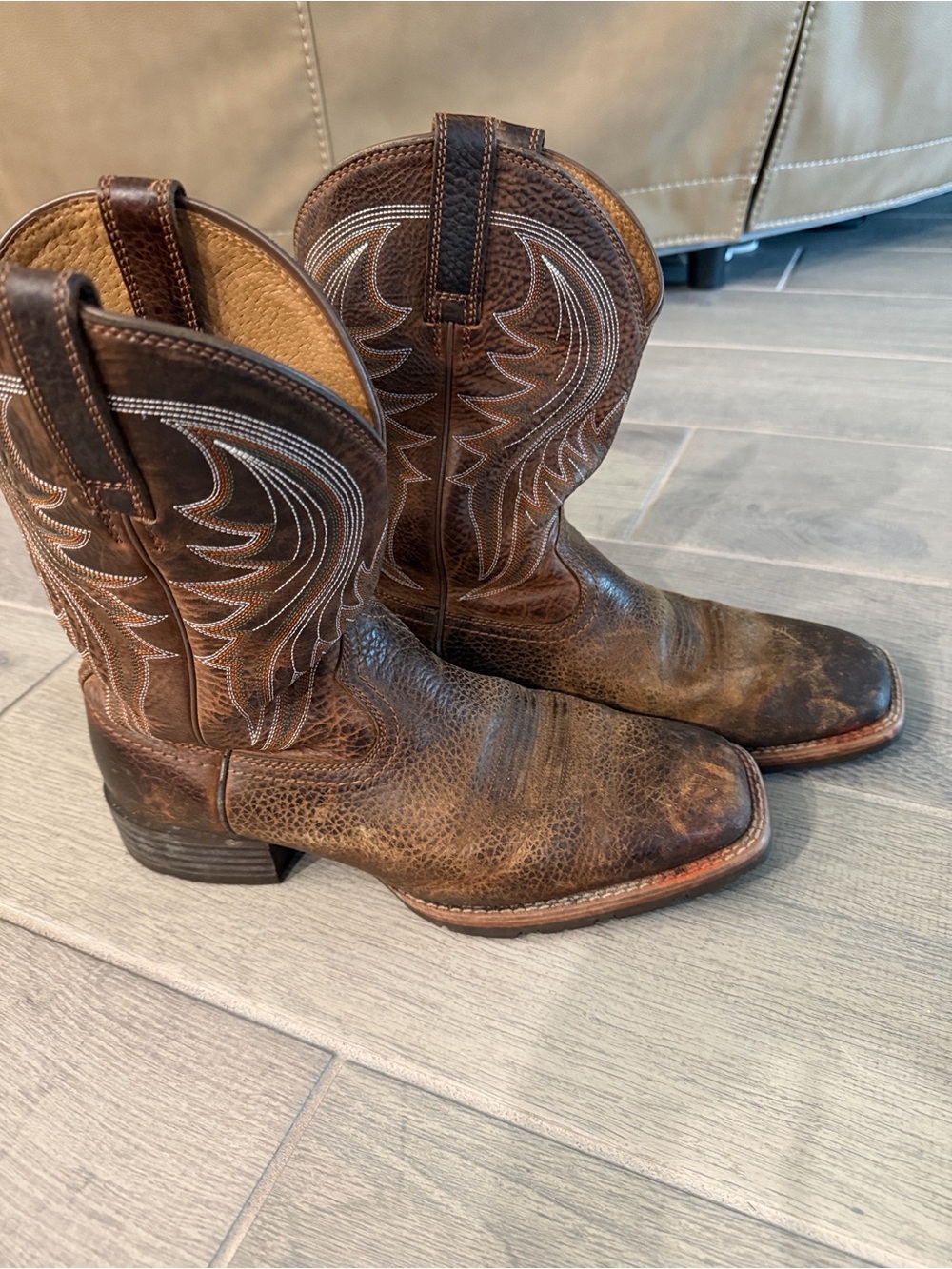 Ariat Brown Leather Men’s Western Cowboy Boots with Embroidered Shaft